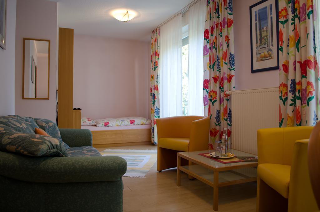 Haus Helvetia Bed & Breakfast Бад Орб Стая снимка